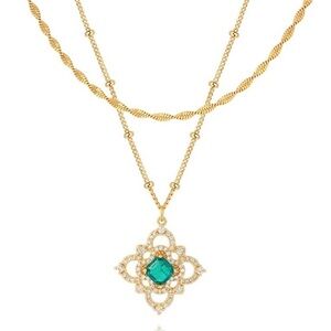 Elegant Gold and Green Pendant Necklace